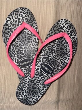 Havaianas Leopard Print Flip Flops with Coral Pink Straps